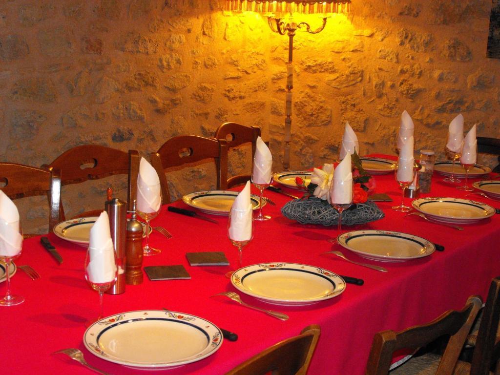Chateau De Crecy Bed and Breakfast Romagne  Eksteriør billede